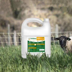 Envase de 5 litros de Fertilana Abono Líquido Foliar, ideal para cultivos ecológicos, mostrando una oveja en un campo verde como fondo.